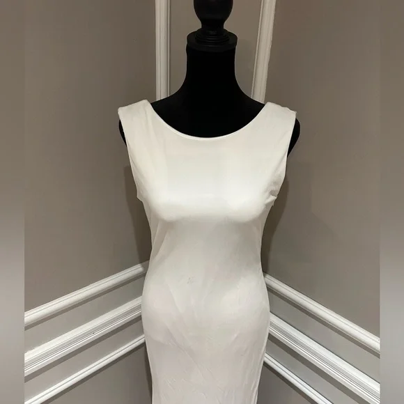 Badgley Mishcka Beaded Cowl Back Jersey White Gown - size 6. - Picture 9 of 12